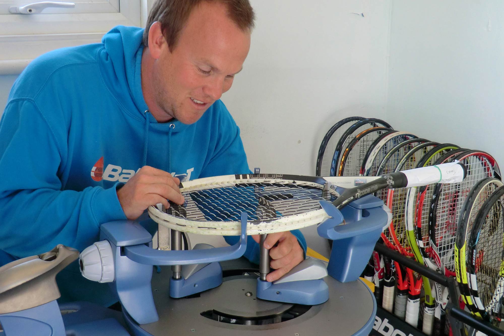 Tennis racket stringing service